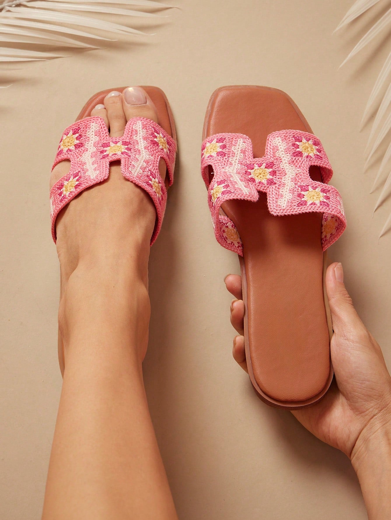 Get ready to strut your stuff with these Stylish Women's Flat Sandals! Perfect for spring and summer vacations, these comfortable casual beach shoes will keep you looking effortlessly chic. So, pack them for your next trip and get ready to turn heads!