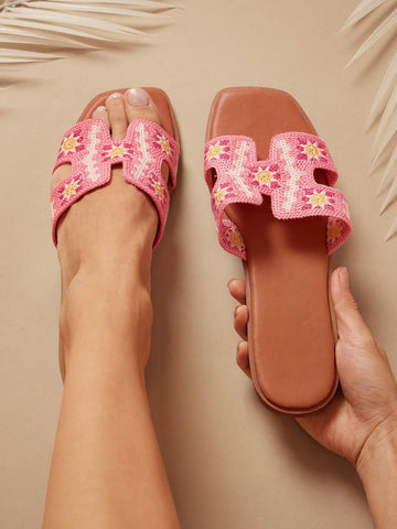 Get ready to strut your stuff with these Stylish Women's Flat Sandals! Perfect for spring and summer vacations, these comfortable casual beach shoes will keep you looking effortlessly chic. So, pack them for your next trip and get ready to turn heads!