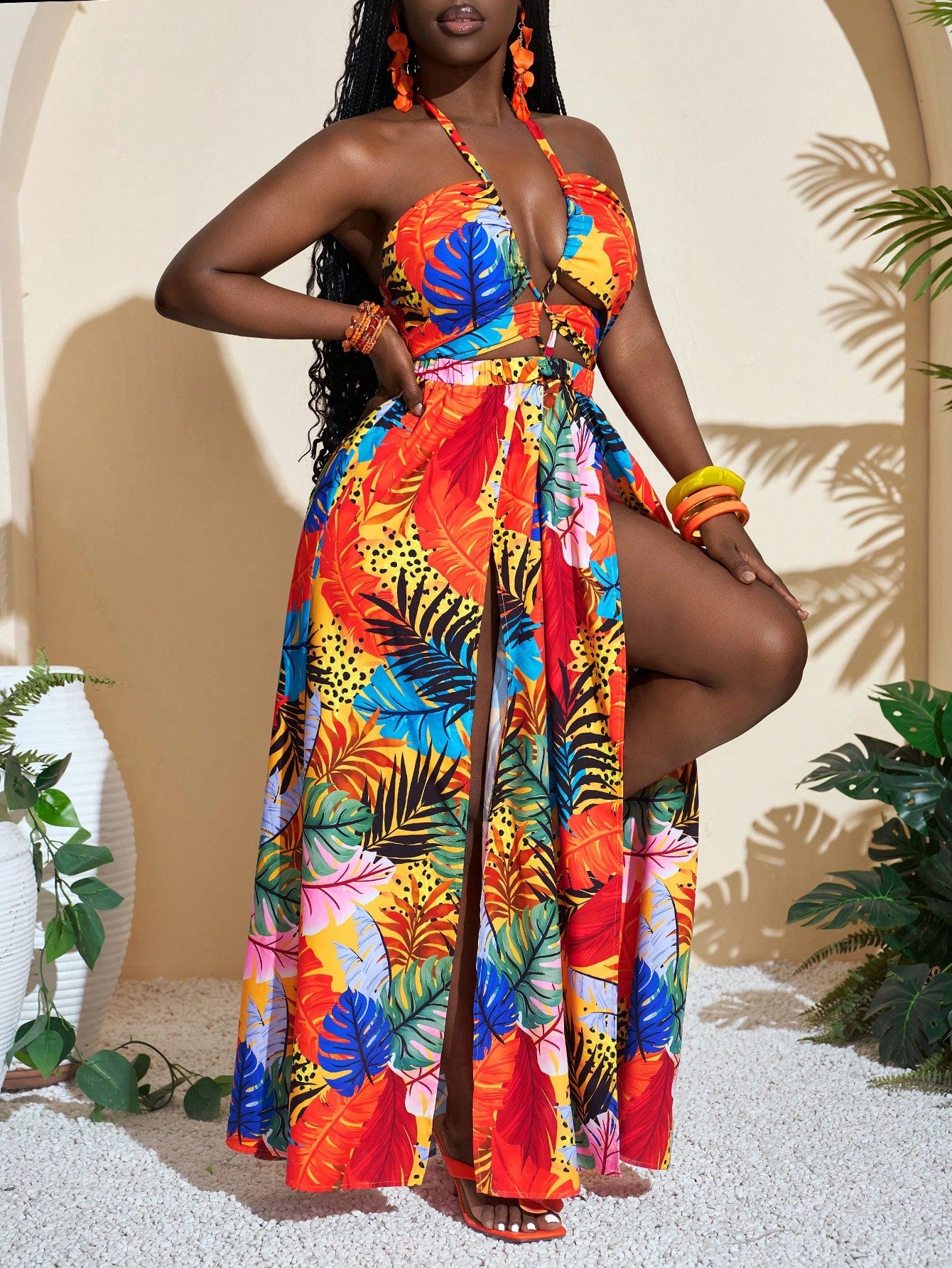 Be a fashion standout on your next vacation with our Stylish Women's Leaf Print Casual Dress. Let the eye-catching leaf print up your vacation vibes, while the relaxed and effortless fit keeps you comfortable all day long. Perfect for making a statement and enjoying a carefree getaway.