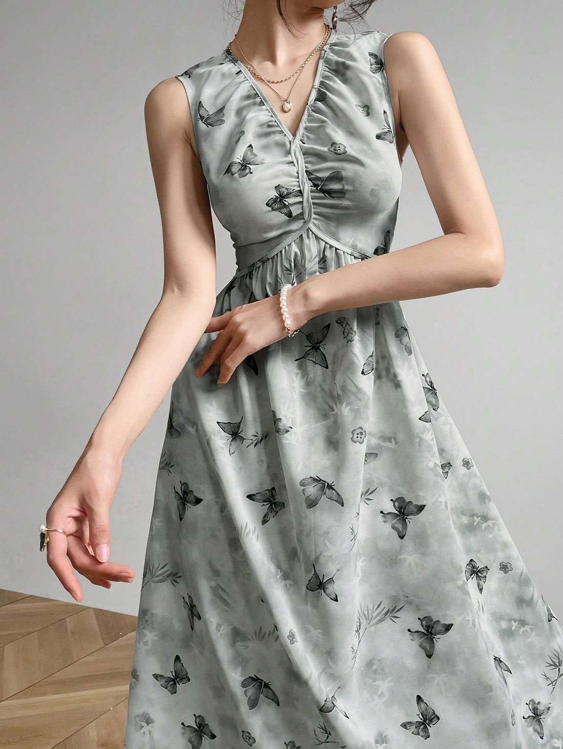 Need a flirty and stylish dress for those hot summer evenings? Look no further than our Women's V-Neck Sleeveless Butterfly Print Dress! With its unique print and relaxed fit, you'll stand out while staying comfortable. Perfect for all your summer outings.