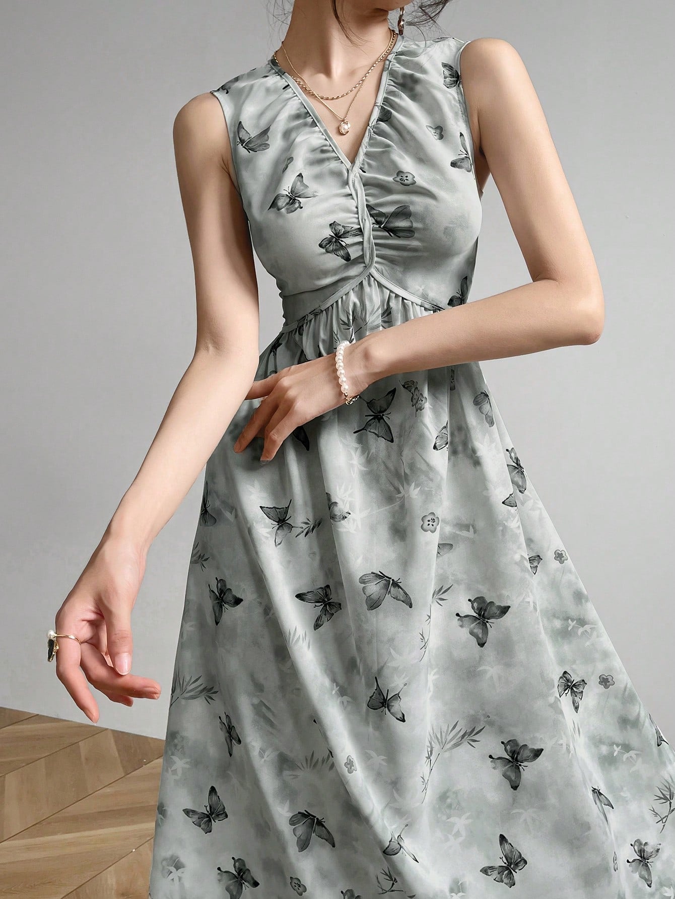 Need a flirty and stylish dress for those hot summer evenings? Look no further than our Women's V-Neck Sleeveless Butterfly Print Dress! With its unique print and relaxed fit, you'll stand out while staying comfortable. Perfect for all your summer outings.