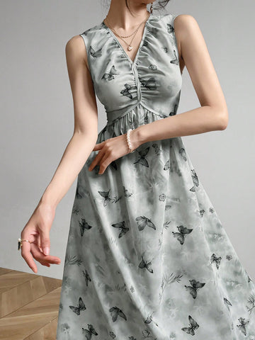 Need a flirty and stylish dress for those hot summer evenings? Look no further than our Women's V-Neck Sleeveless Butterfly Print Dress! With its unique print and relaxed fit, you'll stand out while staying comfortable. Perfect for all your summer outings.