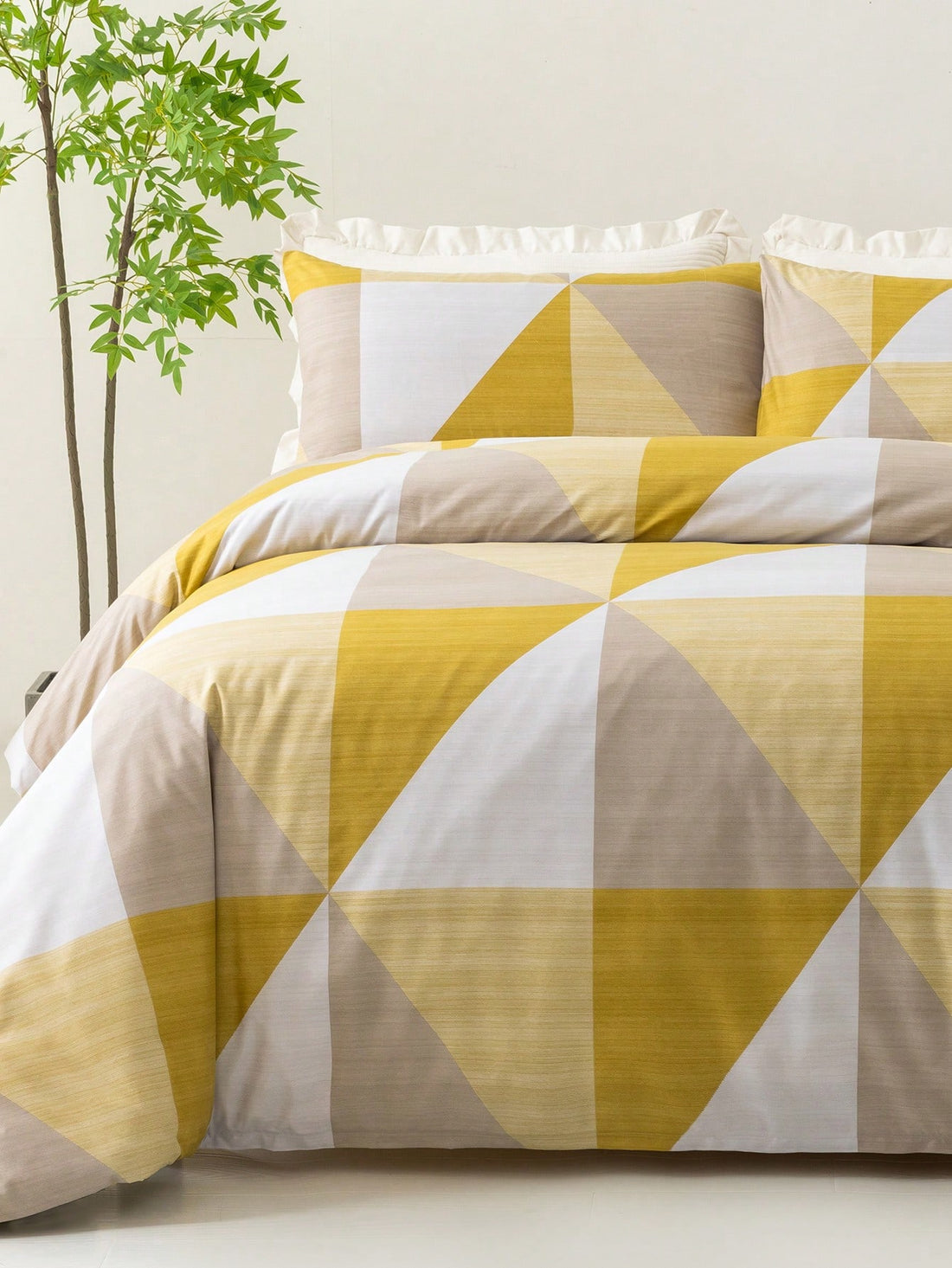 Introducing our stylish and modern geometric pattern duvet cover set, the perfect addition to enhance your bedroom decor. The sleek and contemporary design will elevate the look of your room while providing a comfortable and cozy night's sleep. Made with high-quality materials, this duvet cover set is a must-have for any bedroom.