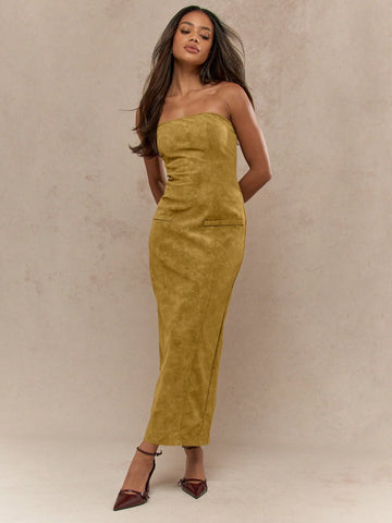 Get ready to turn heads in our Suede Bandeau Midaxi Dress! Made with luxe suede fabric, this dress features a sleek zip closure and a flirty back slit hem. Perfect for any occasion, add it to your wardrobe for effortless style. (Zip it up, zip it down, and slay all day in our Suede Bandeau Midaxi Dress!)