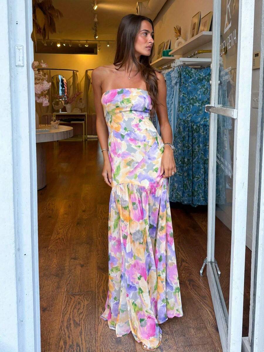 Experience the breathtaking fusion of botanical heritage and sharp, modern architectural tailoring. This stunning floral ensemble is meticulously designed for the woman who values a high-fashion, "quiet luxury" approach to seasonal dressing—the ultimate centerpiece for prestigious cocktail parties, exclusive beach outings, and high-authority summer social gatherings.