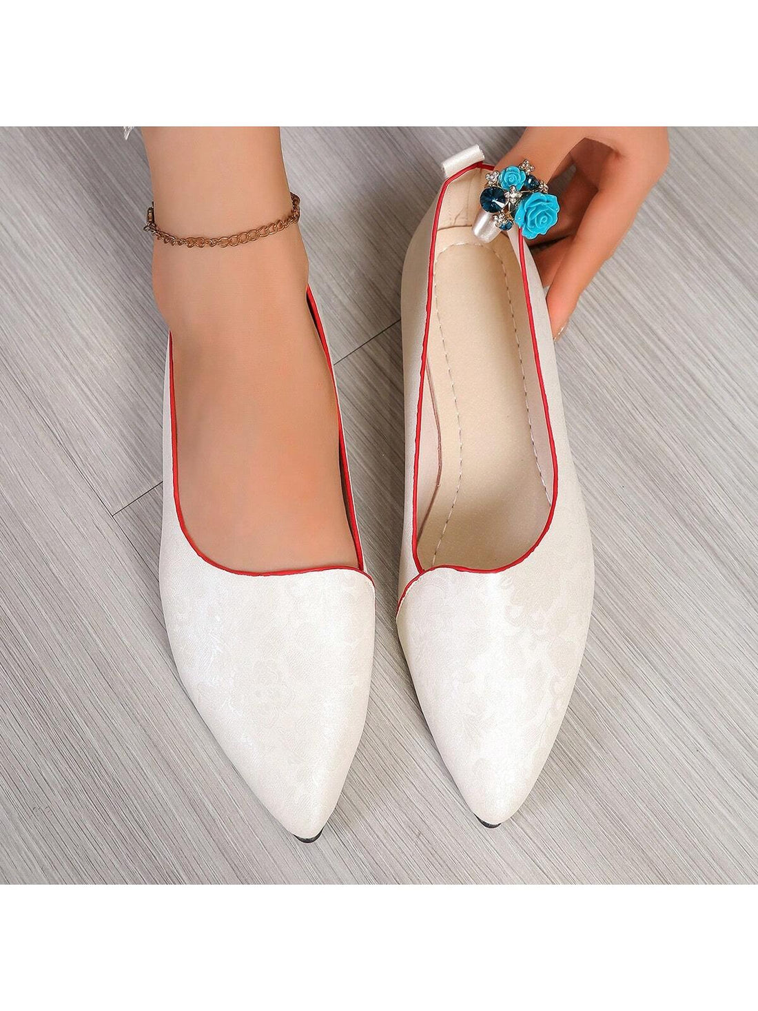 Introducing Timeless Elegance, the perfect addition to your shoe collection. These classic print flat shoes are designed for all seasons, providing comfort and style. With a timeless design and durable construction, these shoes are a must-have for every wardrobe. Elevate your look and step out in elegance.