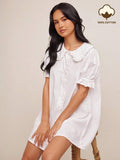 Experience the breathtaking fusion of academic heritage and sharp, modern architectural tailoring. This stunning cotton ensemble is meticulously designed for the individual who values a high-fashion, 