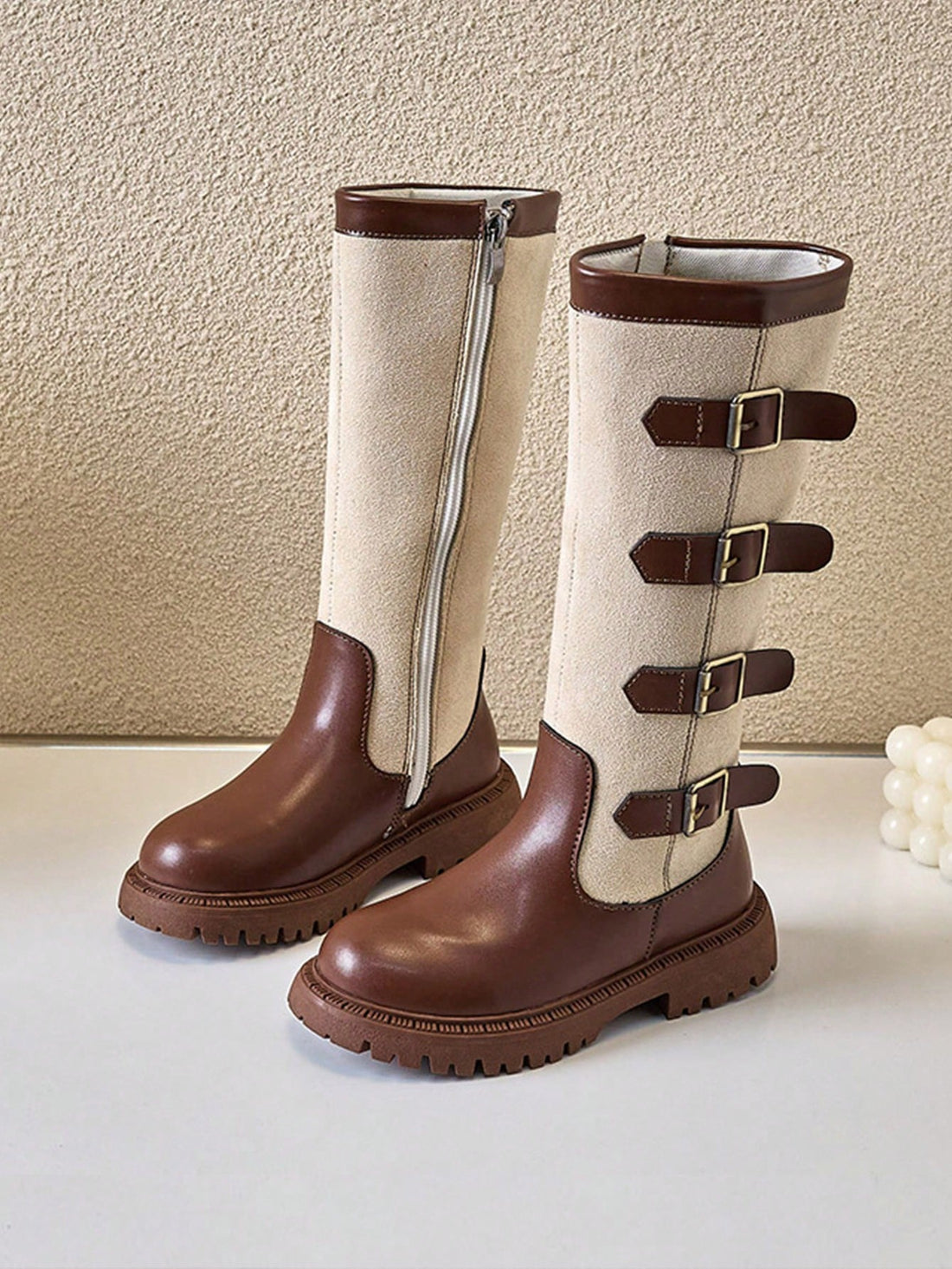 The ultimate footwear for trendsetters, our Trendy High Leather Boots are a must-have for the winter and autumn season. Crafted with high-quality leather, these stylish boots provide both style and comfort. Elevate your look with these on-trend boots that are perfect for any occasion.