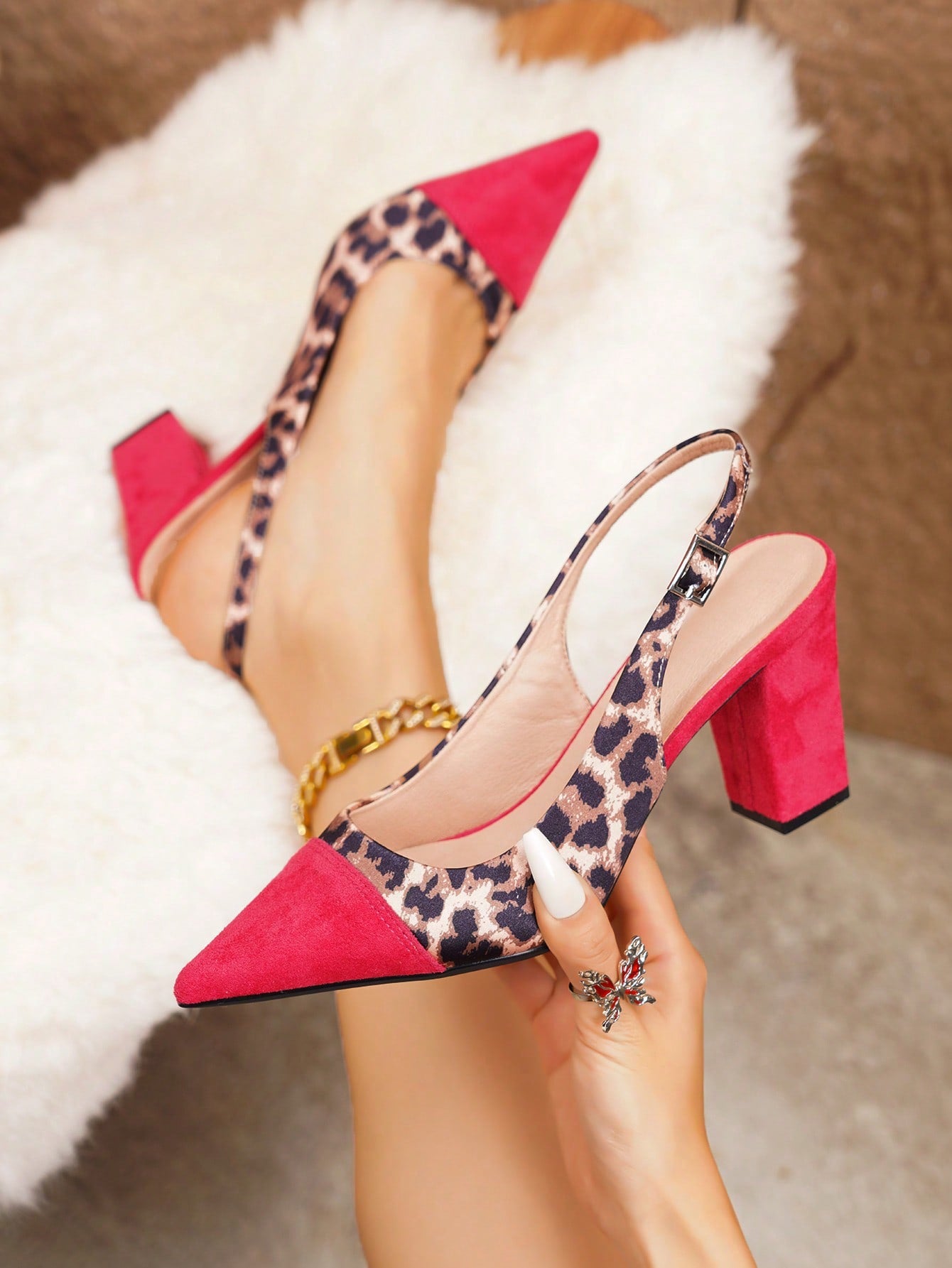 Unleash your wild side with these seriously comfy leopard print flats. The pointed toe and chunky heel will keep you on-trend, while the color block design adds a fun twist. These shoes are perfect for stepping out in style (and comfort) all day long!