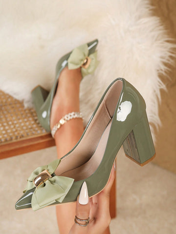 Looking for a stylish and trendy footwear option? These Military Green Bow Decor High Heel Pumps are the perfect pick! The pointed toe and thick heels add a touch of sophistication, while the bow decoration adds a fun and quirky twist. Perfect for any fashion-forward woman wanting to make a statement.