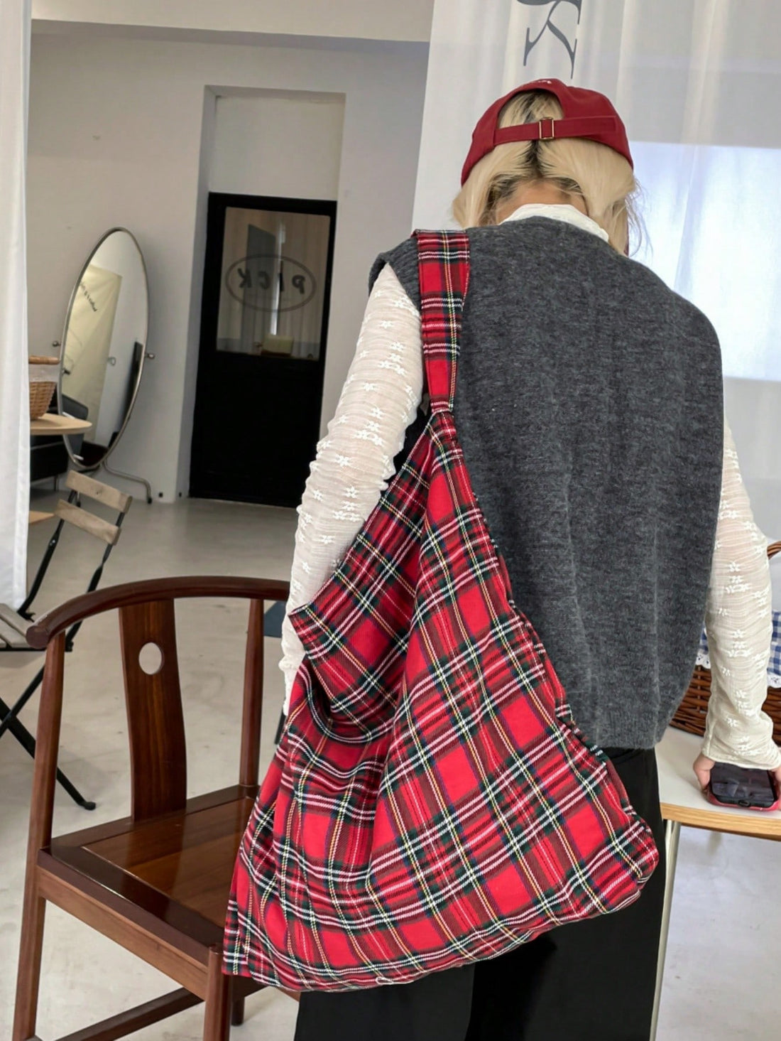 Effortlessly carry all your fall and winter essentials with our trendy plaid canvas tote bag. With a versatile design and spacious capacity, this shopper is perfect for any occasion. Made with high-quality materials, it's durable and stylish. Upgrade your bag collection and stay on-trend this season.