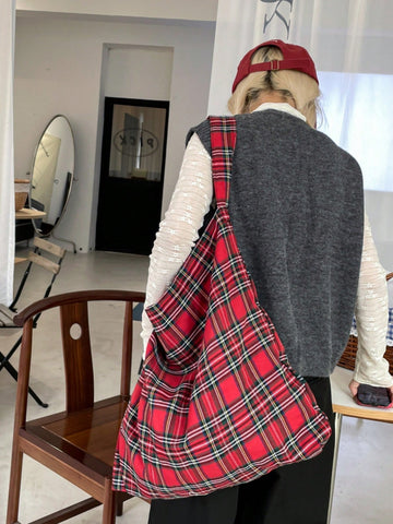 Effortlessly carry all your fall and winter essentials with our trendy plaid canvas tote bag. With a versatile design and spacious capacity, this shopper is perfect for any occasion. Made with high-quality materials, it's durable and stylish. Upgrade your bag collection and stay on-trend this season.
