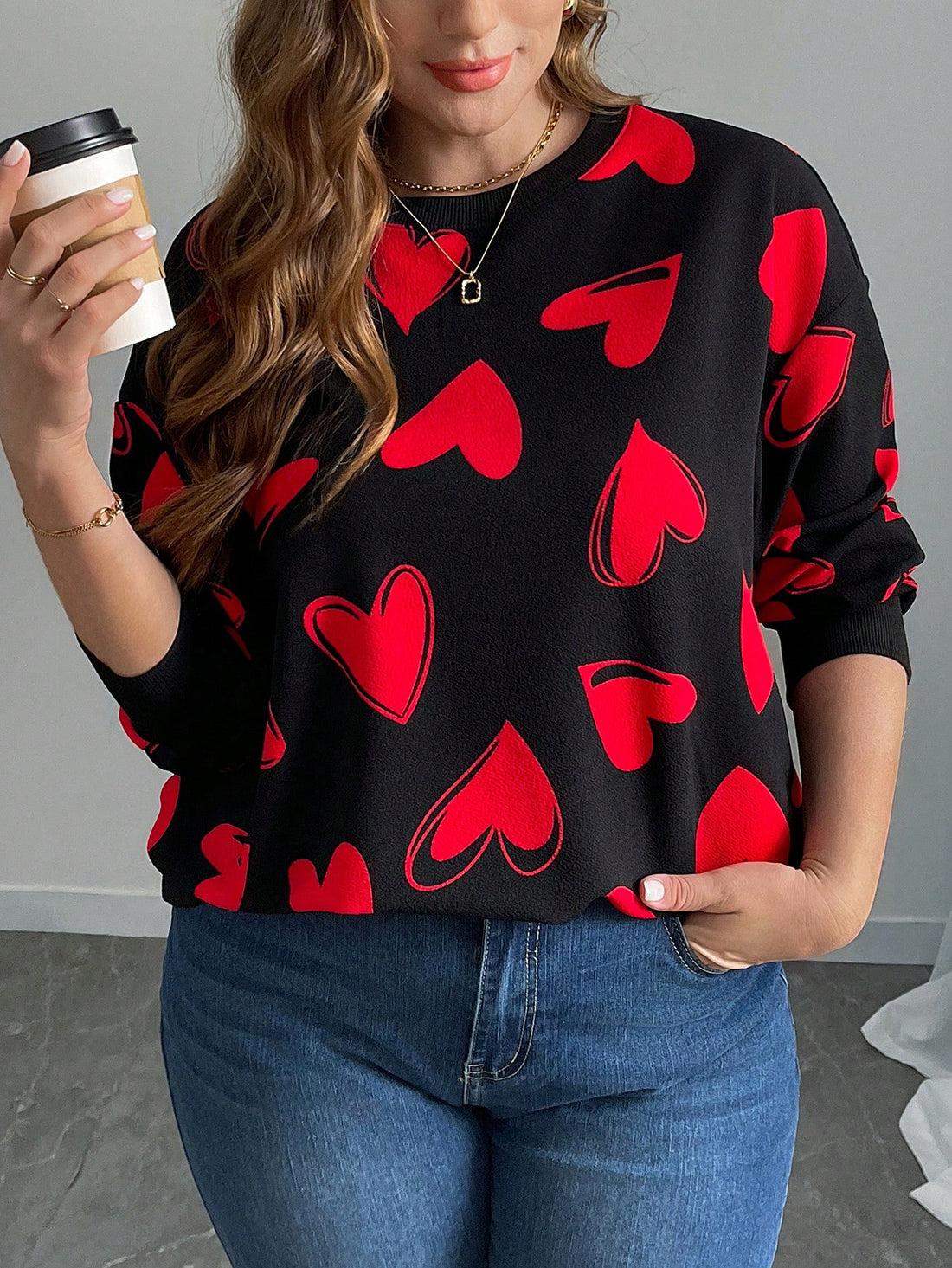 Get ready to stand out in style with our trendy plus size heart graffiti loose pullover hoodie! This versatile and comfortable hoodie is perfect for any occasion, keeping you looking stylish and feeling cozy all day long. Embrace your unique and playful side with this must-have addition to your wardrobe.