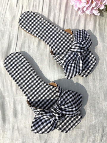 Step into sunshine and style with these Trendy Retro Square Toe Flat Sandals! Designed for comfort and flair, they’re your go-to vacation slippers that effortlessly blend vintage vibes with modern ease. Whether strolling the boardwalk or lounging poolside, these flats keep your feet happy and your look on point. Perfect for adding a playful twist to any outfit!