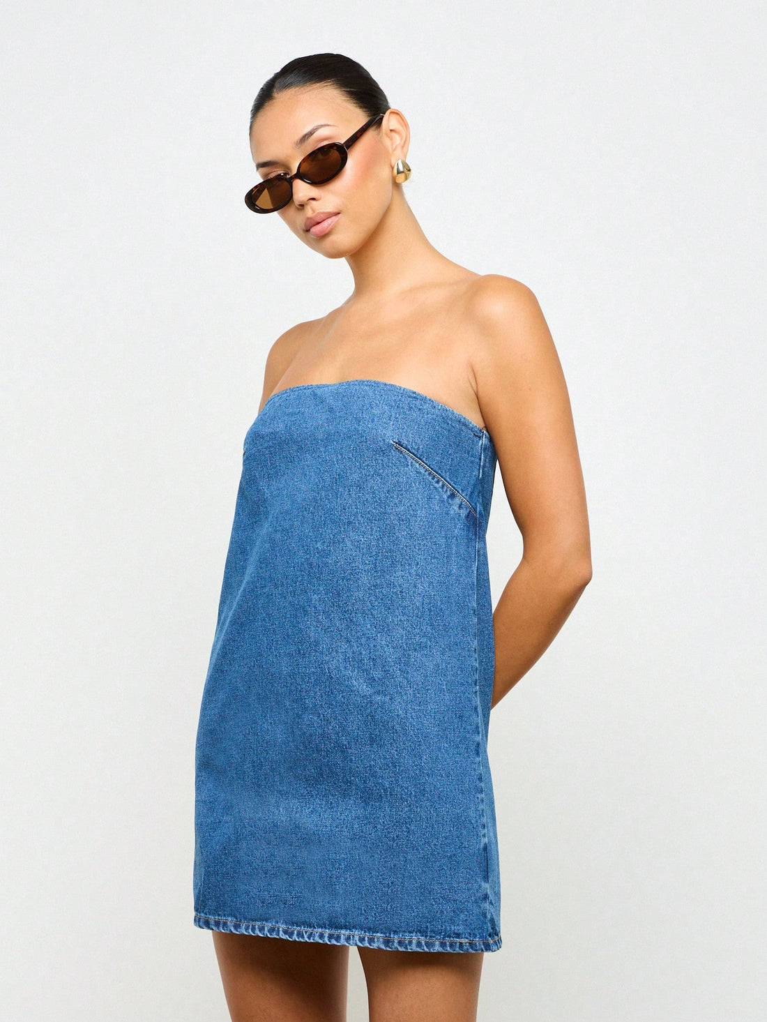 Turn heads in this Trendy Strapless Denim Mini Dress, perfect for sunny days and lively nights. Its playful A-line cut flatters your figure while keeping you cool and comfortable. Whether you're dancing at a festival or enjoying a summer party, this sundress combines casual denim flair with a flirty strapless design, making every moment effortlessly stylish.