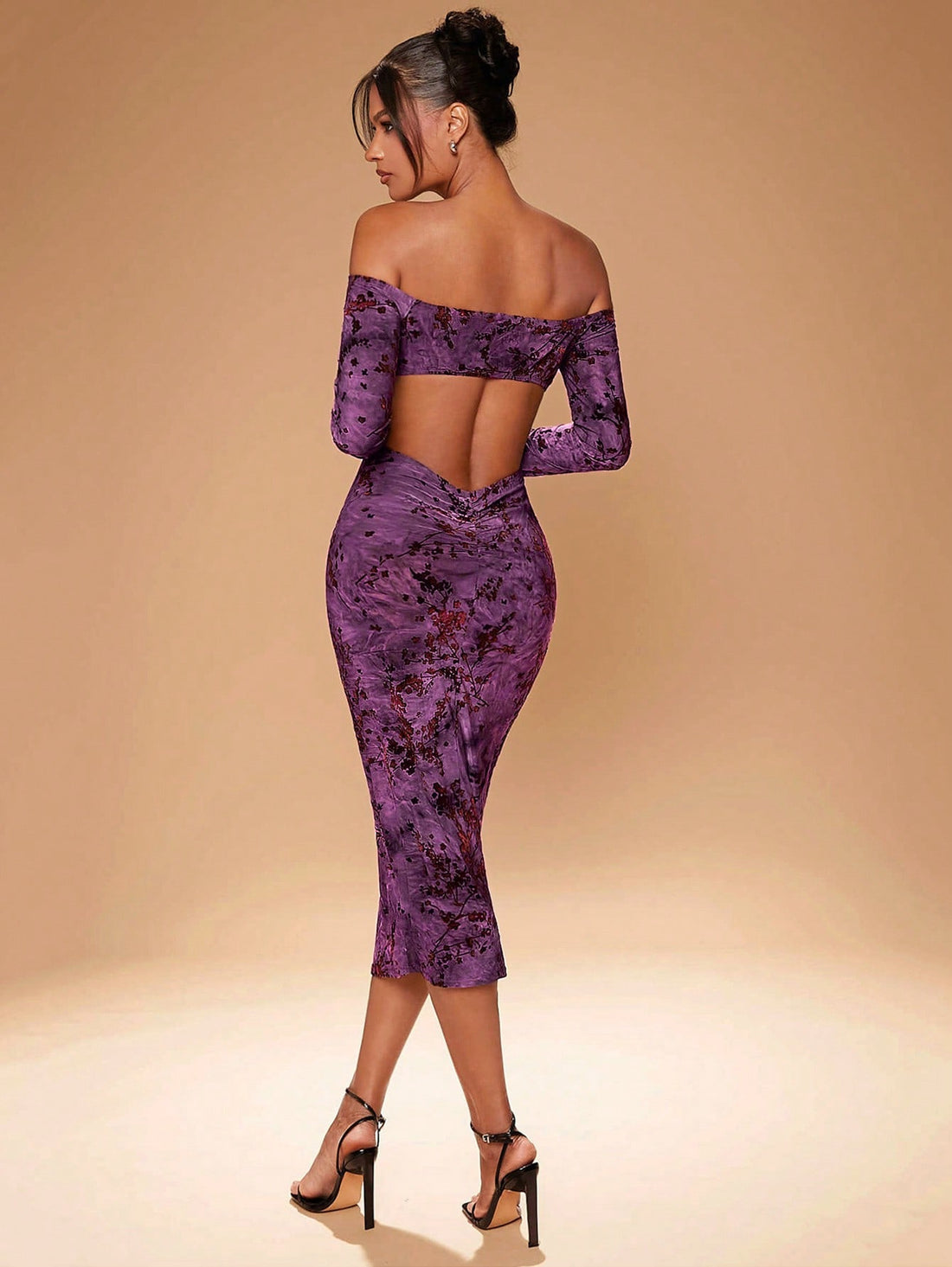 Say goodbye to boring dresses and hello to trendy tie-dye and stunning plant prints with our off-shoulder long dress. Show off your unique style and stand out in a playful and fun way. Perfect for any occasion, this dress will keep you looking cool and stylish all day (and night) long!