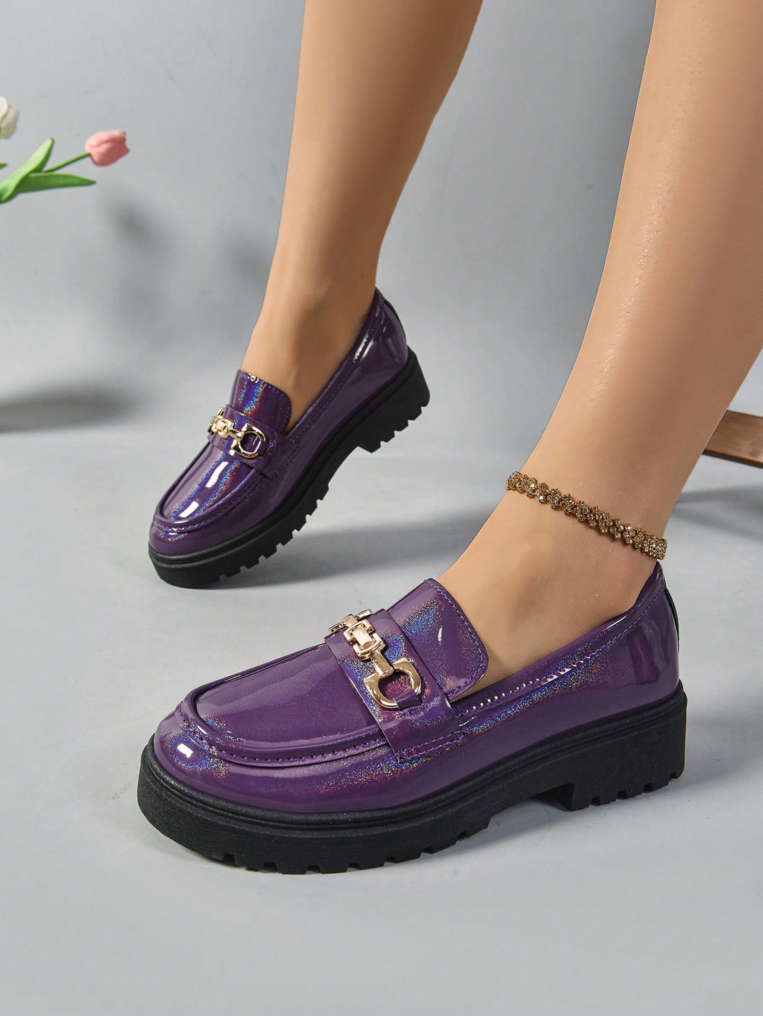 These stylish loafers feature a trendy British style with a thick heel, perfect for both work and casual wear. Slip them on for all-day comfort and effortless fashion. From the office to the streets, these flats have you covered. (Kick boring shoes to the curb with these trendy, comfortable loafers!)