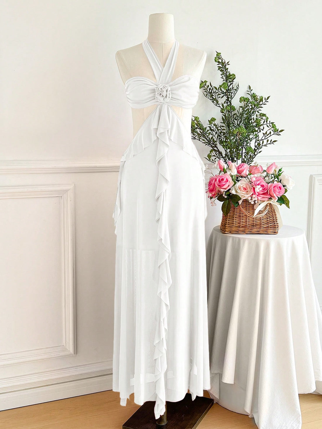 Embrace sunny days in this ultra-long plain dress, your go-to for stylish summer vacations. Lightweight and breezy, it flows effortlessly to keep you cool while turning heads. Perfect for beach strolls or casual outings, this dress combines comfort with a chic, laid-back vibe that’s all about fun in the sun.