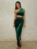Get ready to turn heads with our Velvet Asymmetrical One-Shoulder Dress! Made with soft velvet, this dress is perfect for autumn and winter parties, as well as Halloween and Christmas celebrations. The unique one-shoulder design and slit add a touch of elegance, while the playful asymmetry makes it stand out. Don't wait, grab yours now!
