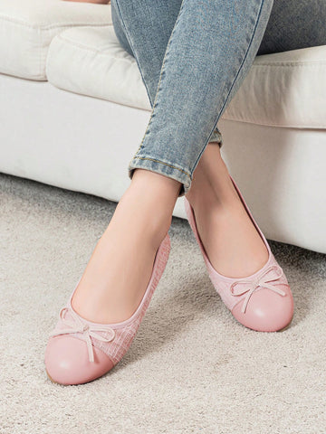 Get ready to dance your way through any season with our Versatile Lightweight Ballet Flats! These comfortable and stylish shoes are perfect for both work and outdoor wear. Say goodbye to bulky footwear and hello to lightweight comfort. Wear them in spring, summer, or autumn - they're perfect for any weather!