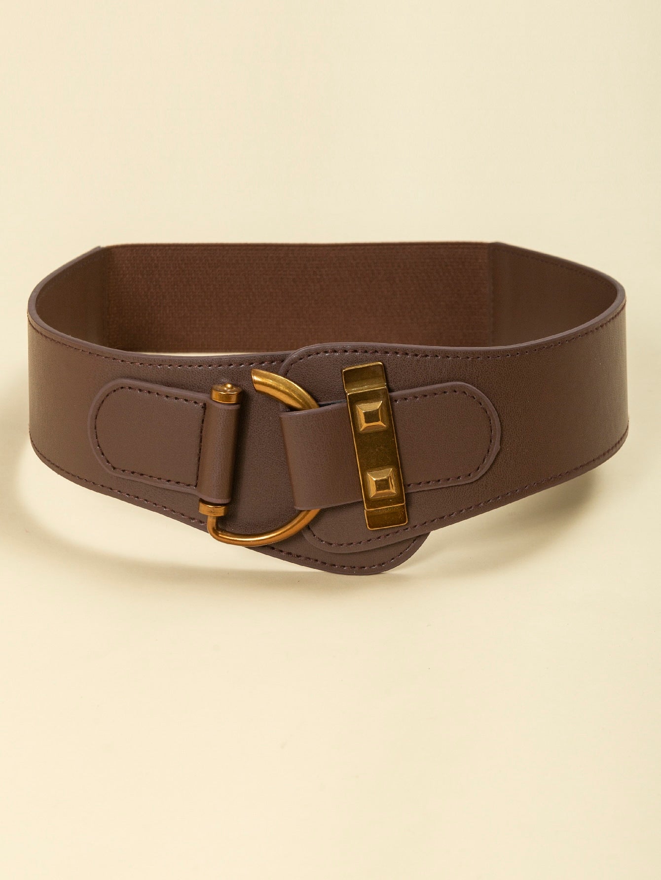 Add a vintage touch to your outfit with our vintage-inspired brown waist belt. Featuring a metallic buckle, it's perfect for daily wear and adds a stylish flair to your Halloween look. Made with high-quality materials, it's both functional and fashionable. Upgrade your wardrobe with this must-have accessory.
