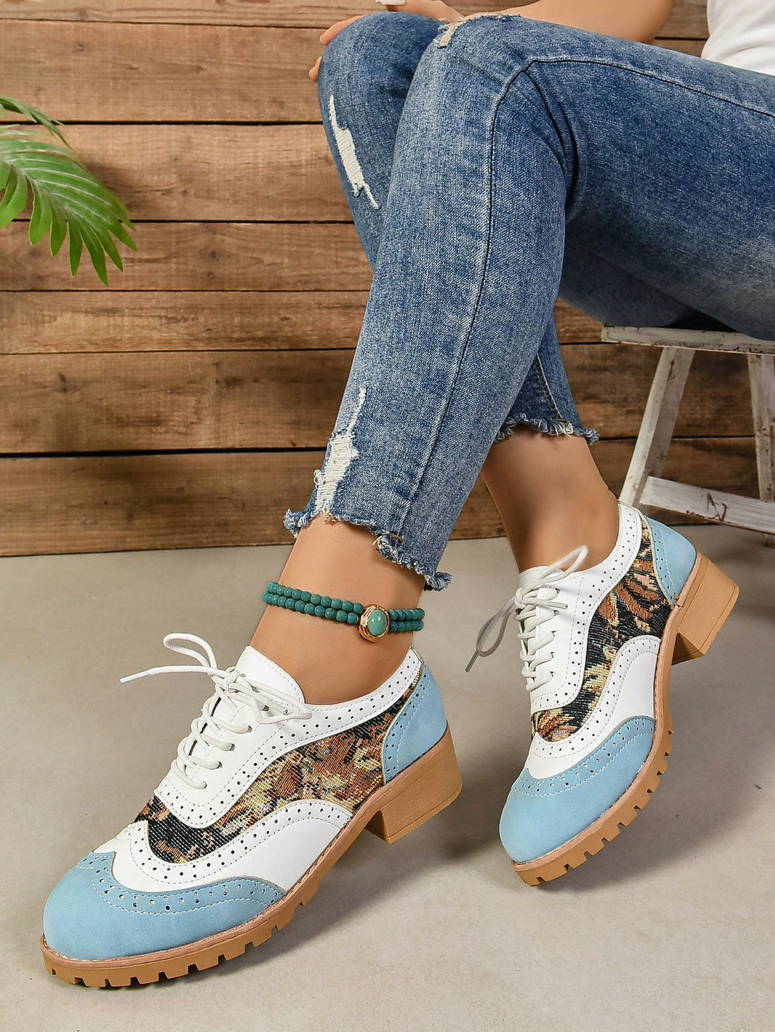 Step into timeless British style with our Vintage British Charm Oxfords. The classic lace-up design is elevated with a modern colorblock twist and a chunky low heel for added comfort. Perfect for everyday wear, these oxfords exude sophistication and charm.