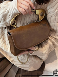 Add timeless elegance to your wardrobe with this vintage burgundy shoulder bag for women. Designed with a rich burgundy finish and a sophisticated decorative brooch, this versatile handbag blends classic charm with modern functionality, making it a stylish choice for both everyday wear and special occasions.