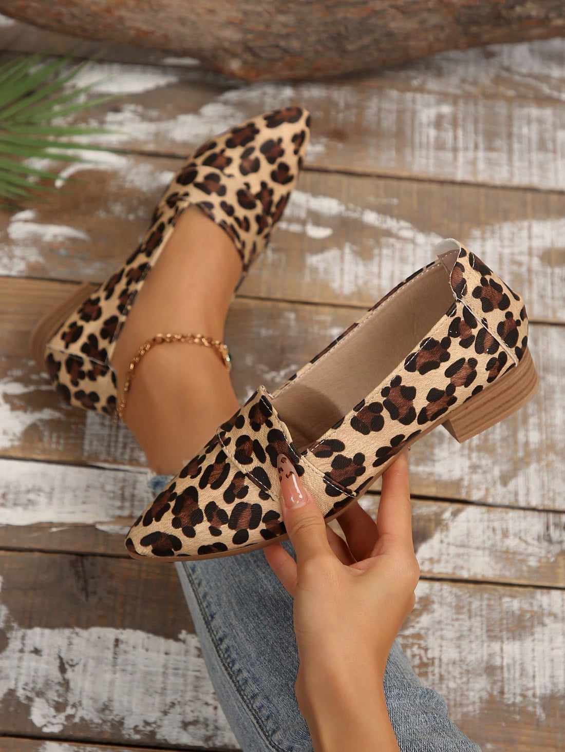 Elevate your style with our Vintage Chic slip-on flats! Featuring a trendy leopard print, these flats effortlessly combine fashion and comfort. Made with high-quality materials, they provide comfort and style with every step. Upgrade your wardrobe with these versatile flats that are perfect for any occasion.