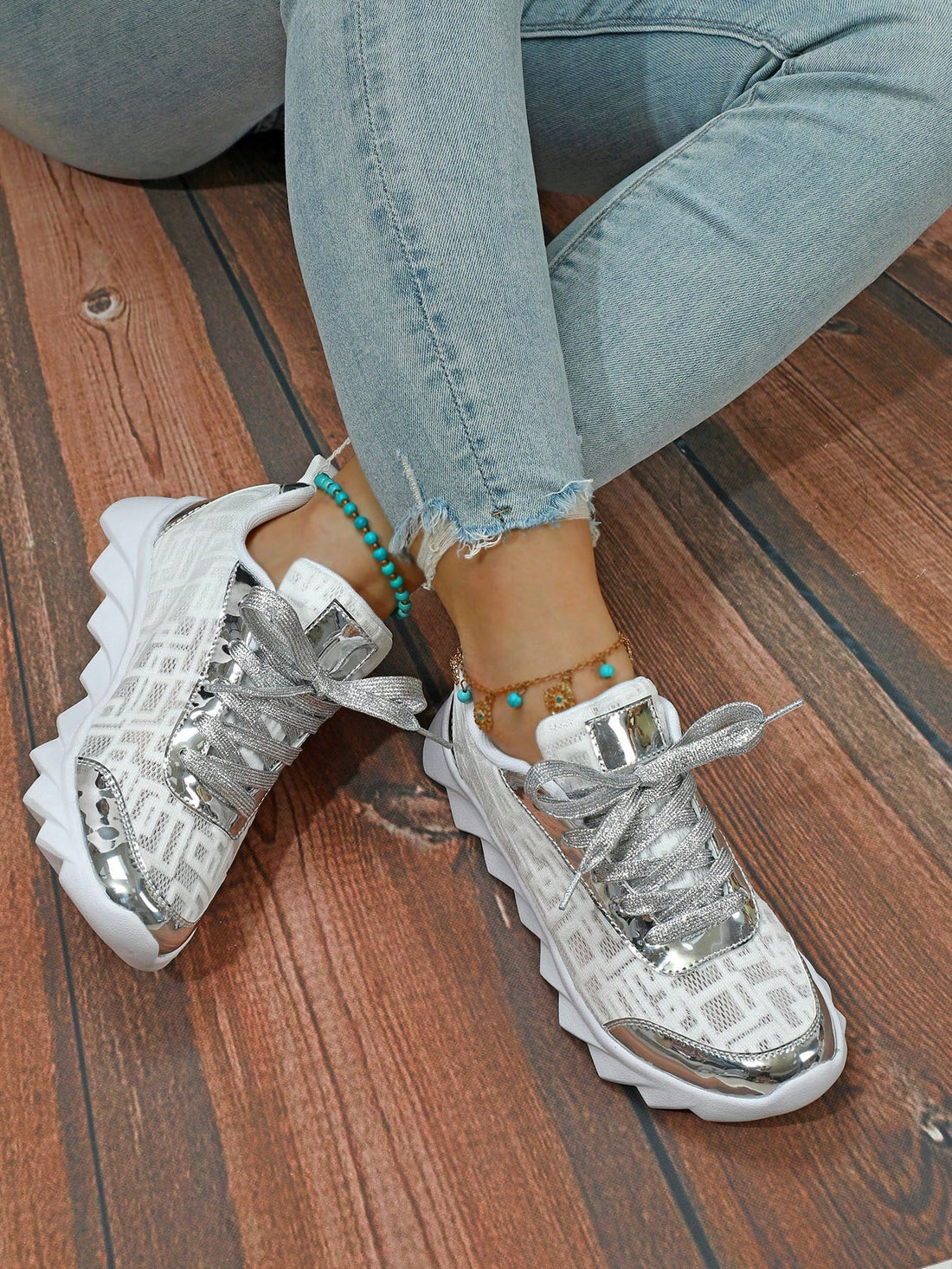 These Vintage Chic classic sneakers offer versatility and style for any casual occasion. With their timeless design, they can be paired with any outfit for a chic and classic look. Made with quality materials, these sneakers ensure comfort and durability.