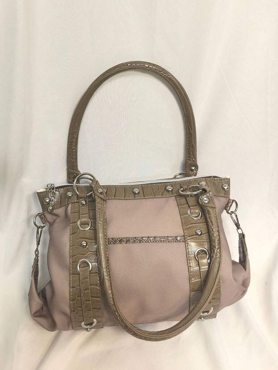Stay organized in style with this vintage colorblock campus tote bag for women. Featuring a timeless colorblock design and a spacious interior, this large capacity shoulder bag is made for busy days, offering the perfect combination of classic style, comfort, and everyday functionality.