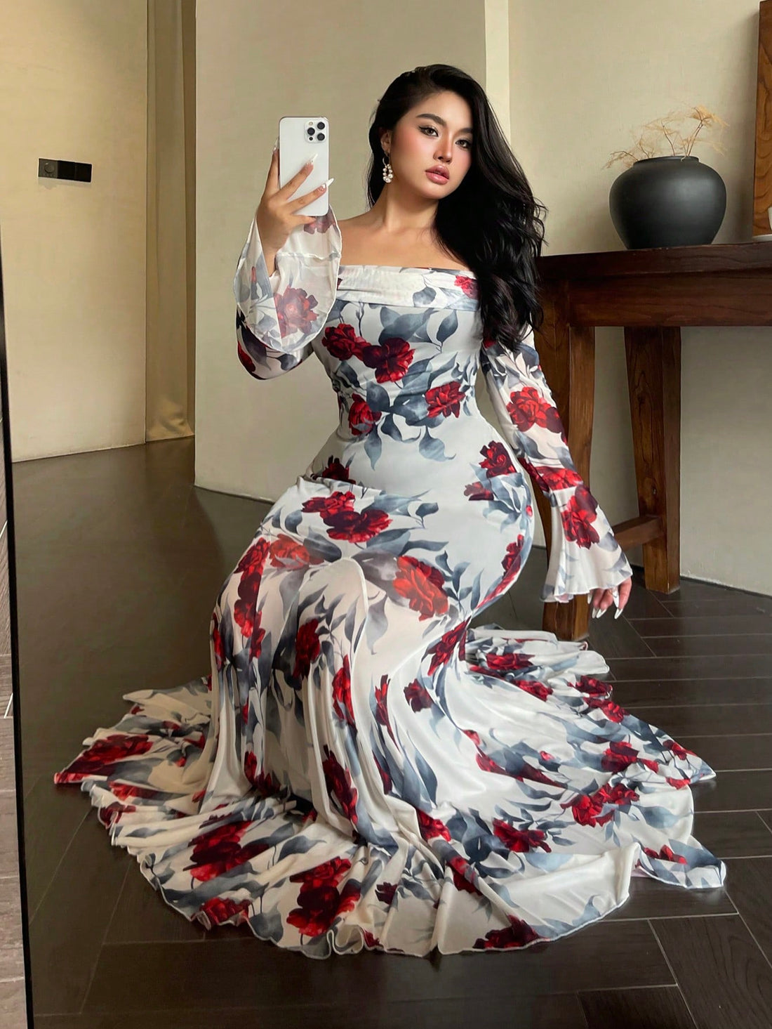 This Vintage French Rose Off-Shoulder Mermaid Dress combines timeless elegance with a flattering plus size fit. The off-shoulder neckline adds a touch of romance, while the mermaid silhouette accentuates all the right curves. Made with vintage French rose fabric, this dress is a stunning addition to any wardrobe.