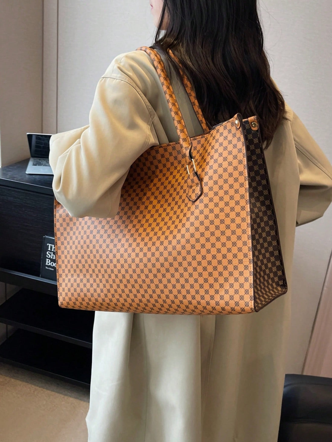 Get the ultimate commuter bag with our Vintage Textured PU Leather Tote. Made of high-quality materials, this bag is both stylish and functional. Its vintage texture adds a unique touch, while its versatility makes it ideal for any occasion. Stay organized and fashionable on your daily commute.
