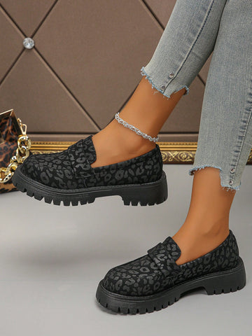 Step into retro cool with these Vintage Vibes Mary Jane Flats! Featuring a thick sole and British style, these loafers will add a touch of nostalgia to your wardrobe. Who says you can't be stylish and comfortable? (No granny vibes here.)