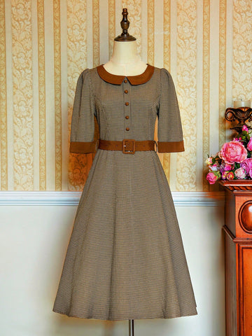 This Vintamour Retro Elegant Midi Dress features a chic contrast color lapel design, making it the perfect choice for any season. Its retro style adds a touch of elegance, while its midi length offers versatility. Upgrade your wardrobe with this must-have piece for a timeless look.