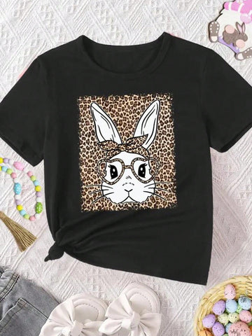 Unleash your inner art connoisseur with this whimsical cat artistry tee! Featuring a plus size Mona Lisa graphic, this tee adds a playful twist to any casual outfit. Perfect for those who want to add a touch of fun and creativity to their style.