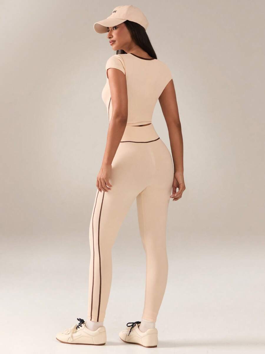 Side view of Women's 2-Piece Seamless Moisture-Wicking Fitness Set for Yoga and Exercise for women styling