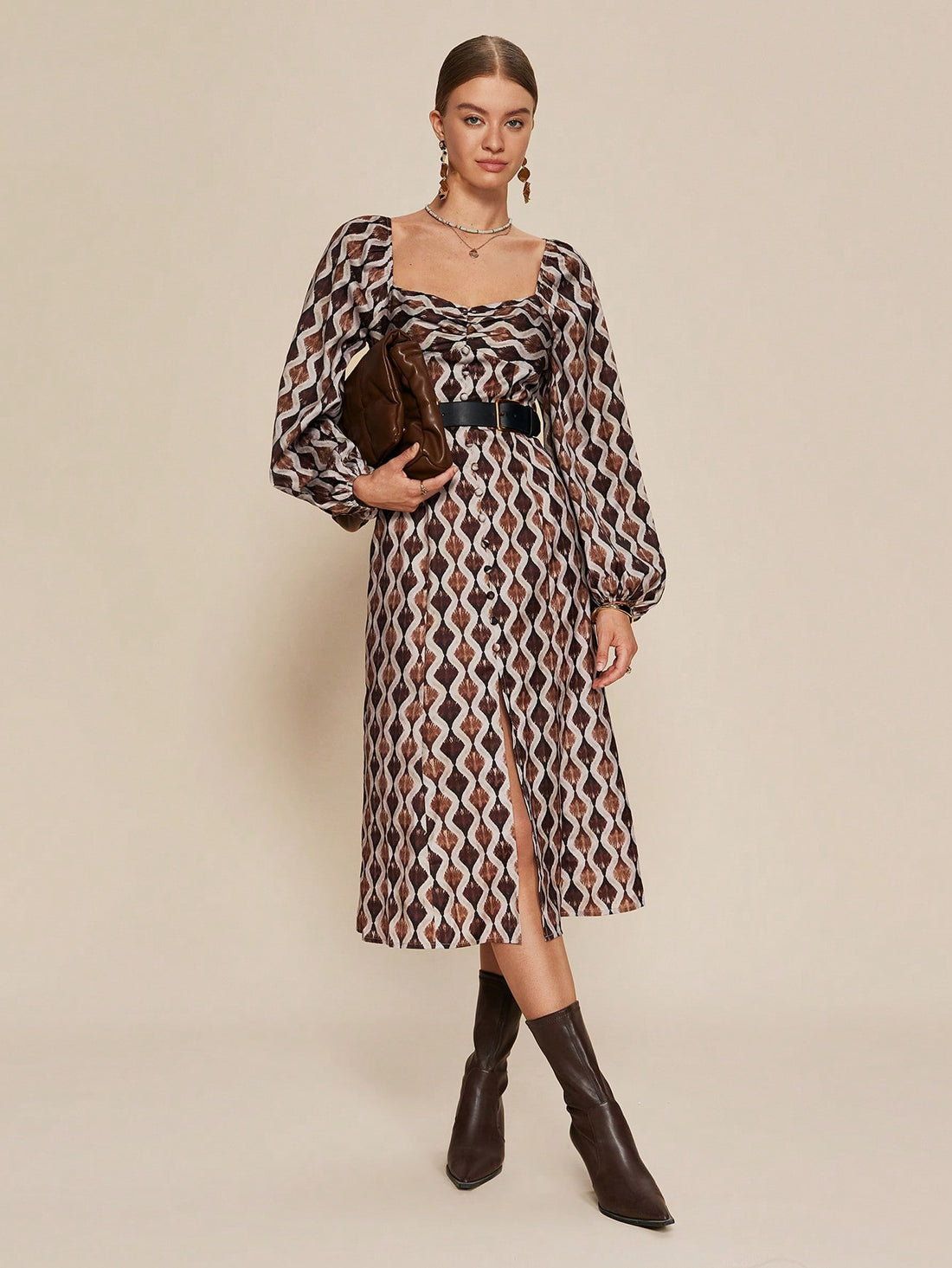 Stay stylish and comfortable this autumn with our Women's Midi Dress. The casual square neck and lantern sleeves add a touch of elegance, while the split hem allows for easy movement. Made for the modern woman, this dress is perfect for any occasion.