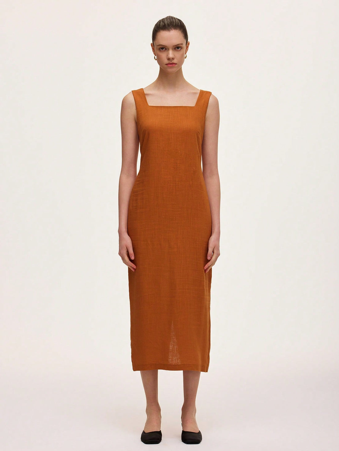 This playful linen dress features a flattering square neckline and a cinched waist that highlights your silhouette. The back slit adds a touch of flirty movement, making it perfect for casual outings or sunny days. Lightweight and breezy, it keeps you comfortable while turning heads wherever you go.