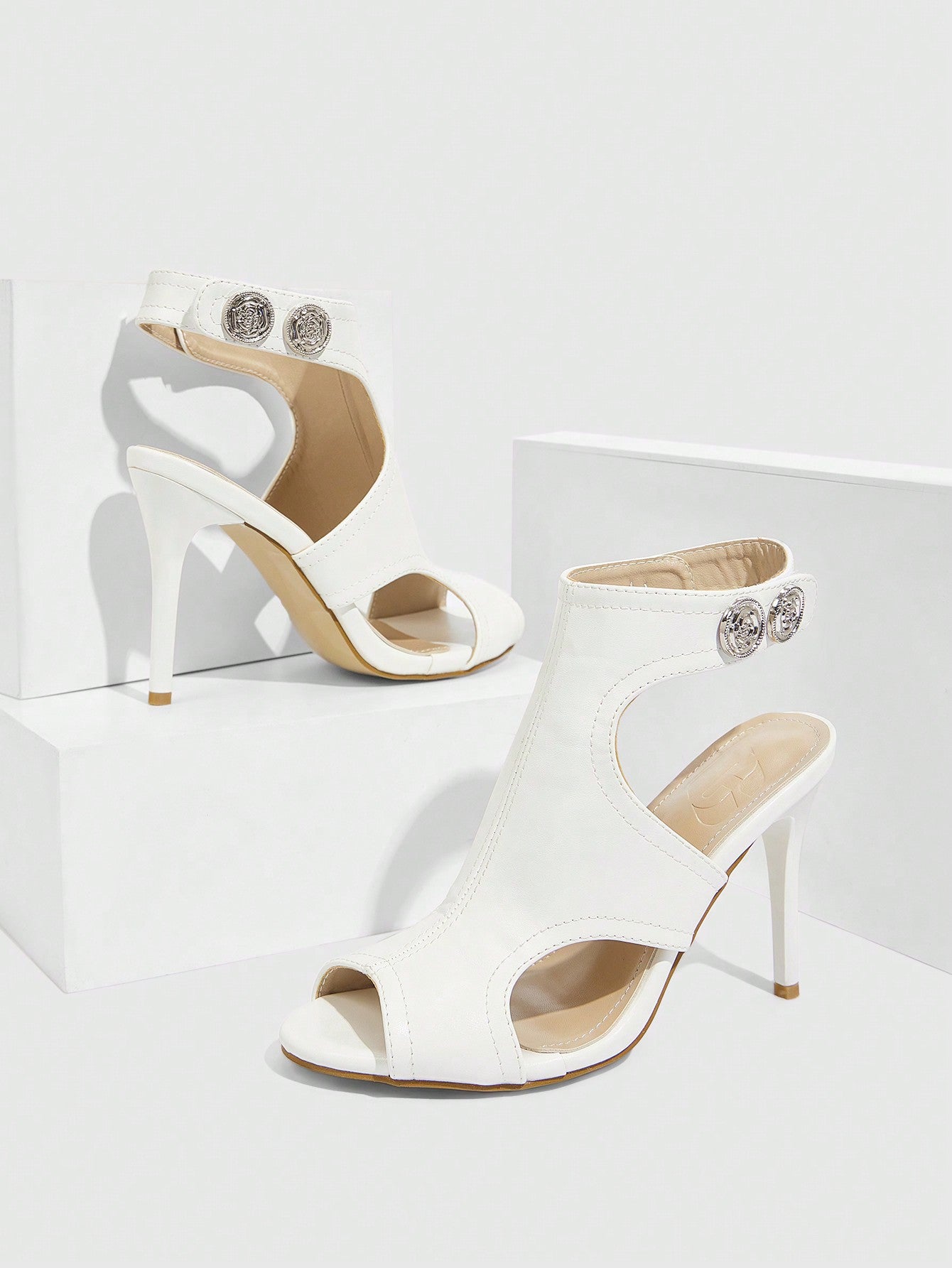 Step into the holiday season with these Women’s Classic White Holiday Sandal Boots! The perfect addition to any Christmas or New Year's celebration, these boots combine style and comfort for a festive look. Don't let the cold weather stop you, these boots will keep you warm and stylish all season long!