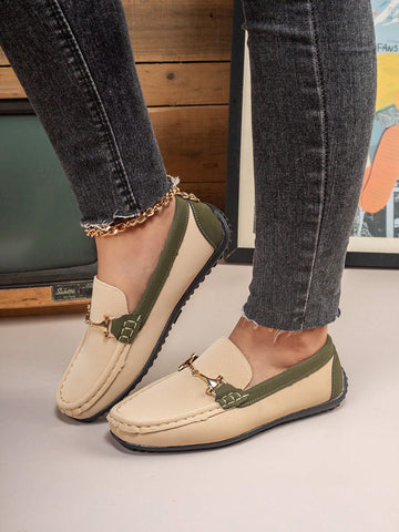 Expertly designed for fashion and function, our Women's Color Contrast Chain Handmade Loafers are the perfect combination of style and comfort. Crafted with breathable materials, these shoes are perfect for any outdoor adventure. The handmade detailing and chic chain accent add a touch of sophistication to your everyday look.