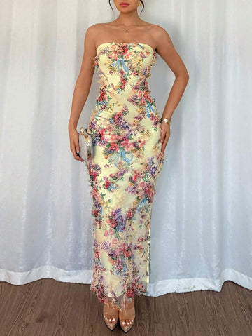 Turn heads with this Women's Elegant 3D Mesh Print Bodycon Dress! The playful 3D mesh print adds depth and fun, while the ruched waist flatters your figure perfectly. A daring slit detail gives just the right touch of sass, making it the go-to dress for nights out or special occasions. Get ready to feel confident and stunning!