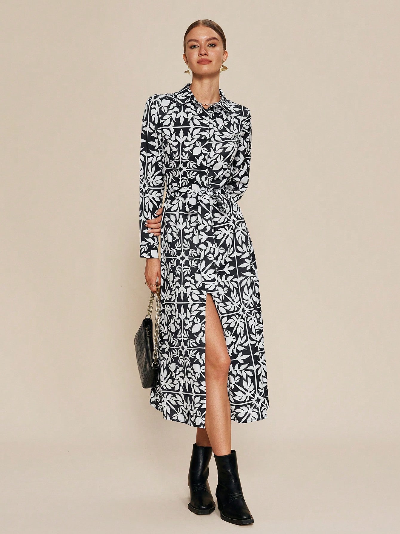 This shirt dress is perfect for autumn with its elegant floral print and long sleeves. The split hem adds a stylish touch to the dress. Stay fashionable and comfortable all season long!