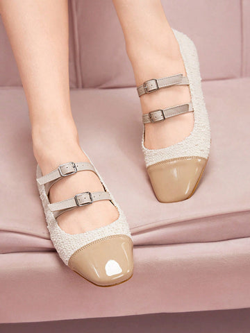 These women's festive patchwork loafers are the perfect addition to your holiday wardrobe. With a casual yet chic design, these shoes will elevate any outfit and keep you comfortable throughout the day. Made with high-quality materials, these loafers are both festive and durable. Celebrate the holiday season in style with these must-have loafers.