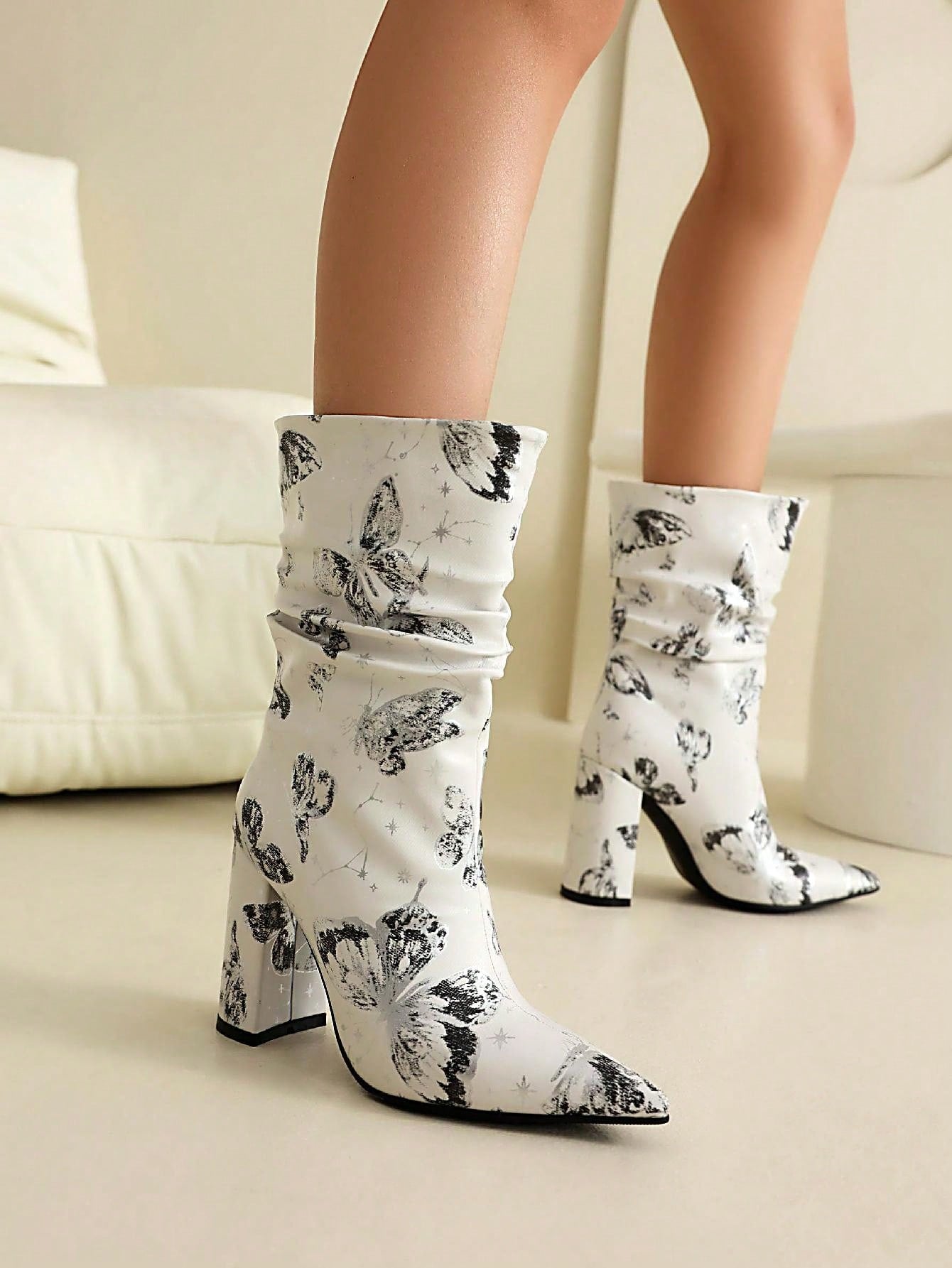 Discover the perfect combination of style and comfort with these Women's Floral Pointed-toe Ankle Boots. Featuring a vibrant pink butterfly and flower pattern, these boots are both fashionable and feminine. With a pointed-toe design, these boots are versatile for any occasion. 