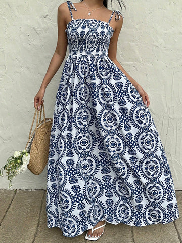 Bring a touch of whimsy to your wardrobe with our floral pocket dress. Designed for casual spring and summer days, this essential piece features a retro-inspired print and convenient pockets. Perfect for any occasion, from picnics to brunch with friends. (Pockets to hold all your essentials, from phone to snacks!)