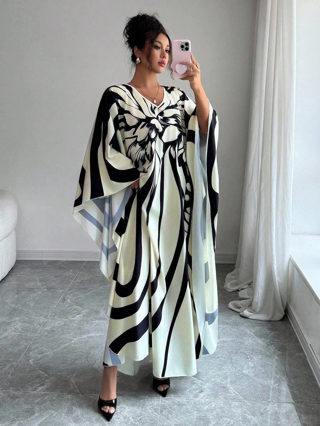 Embrace your laid-back vibe with this charming floral striped dress that effortlessly blends comfort and style. The relaxed fit and flowing batwing sleeves create a flattering silhouette that moves with you, while the classic V-neckline adds a touch of sophistication. Perfect for casual outings, weekend brunches, or whenever you want to look put-together without trying too hard. Mix and match with your favorite accessories to make it uniquely yours!