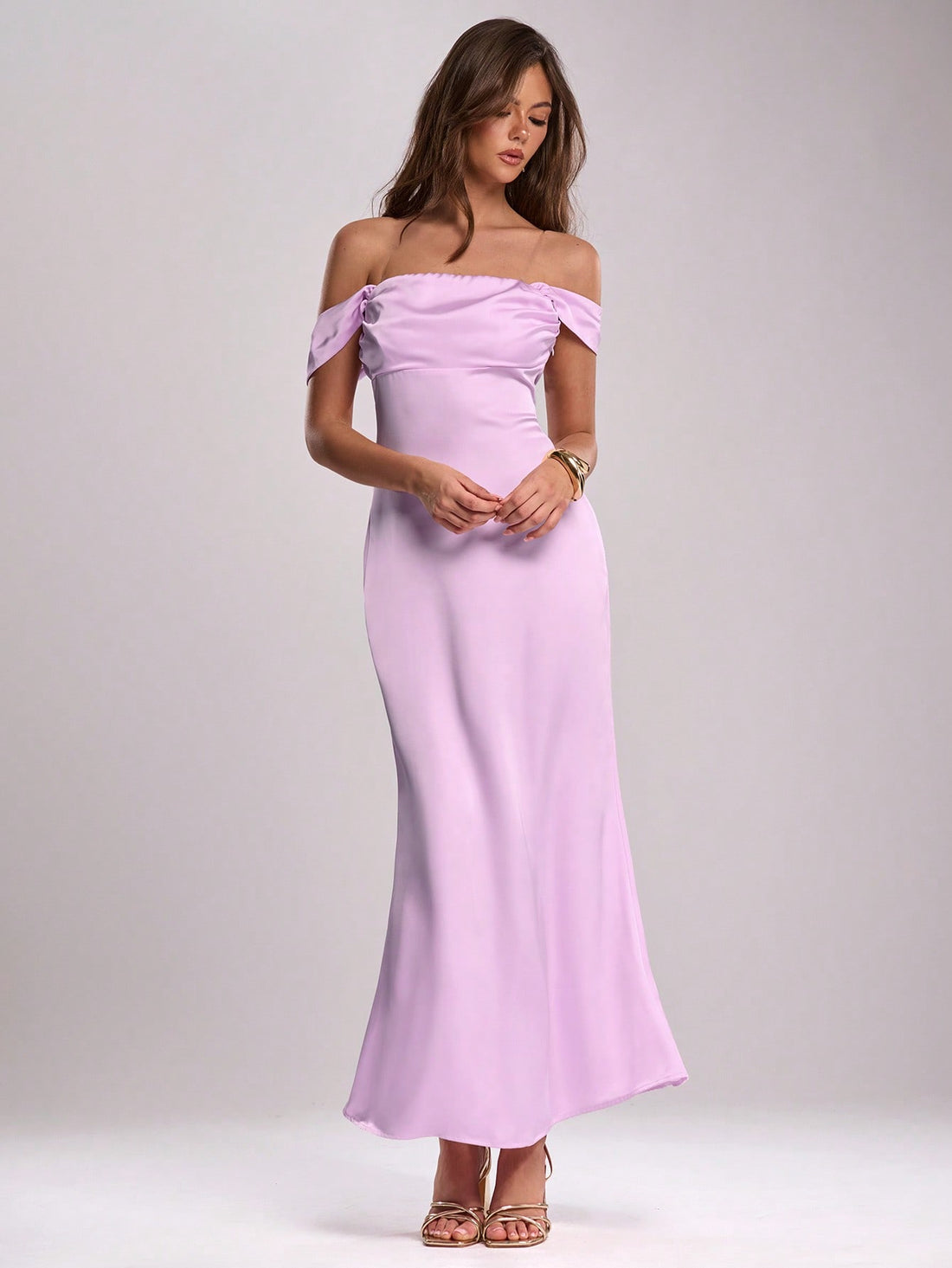 Get ready to turn heads in our Women's Off-Shoulder Satin Long Dress! Perfect for weddings, graduations, and date nights, this elegant and minimalist dress will make you feel like a queen. With its sleek off-shoulder design and soft satin fabric, you'll be the center of attention. Say goodbye to boring outfits and hello to effortless style!