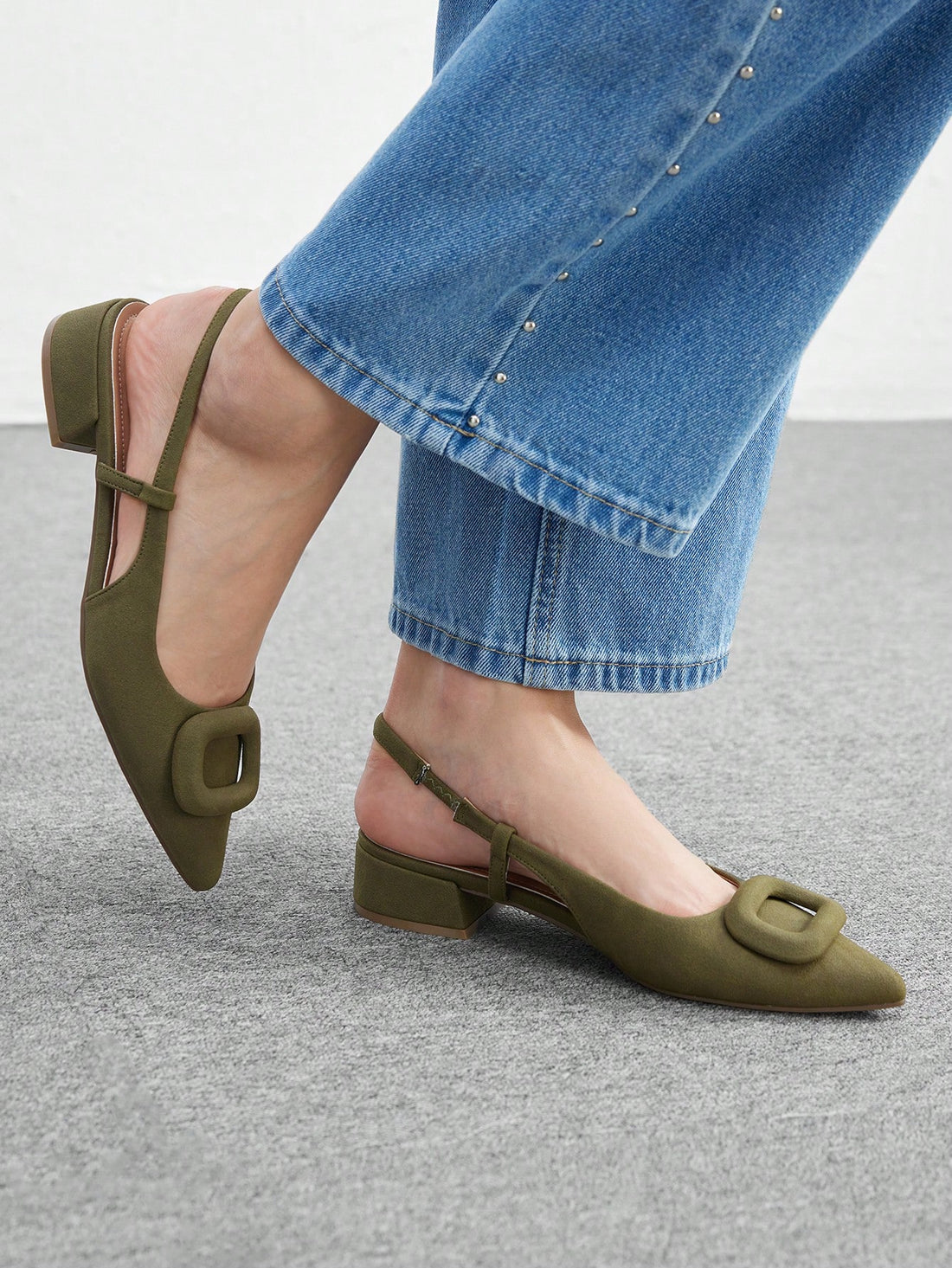 Introducing our Women's Pointed Toe Solid Color Casual Loafers - providing ultimate comfort and style in one shoe! These flats feature a sleek pointed toe design and a solid color finish, perfect for any casual outfit. Experience unmatched comfort with each step in these must-have loafers.