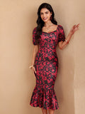 Celebrate love in style with our Women's Red Floral Print Sweetheart Neck Puff Sleeve Mermaid Dress! This dress features a playful sweetheart neckline and elegant puff sleeves, perfect for a romantic Valentine's Day. The mermaid silhouette accentuates your curves and the red floral print adds a touch of whimsy.
