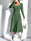 This women's dress offers effortless style and comfort with its ribbed turtleneck and long sleeves. The dress is versatile and perfect for any occasion. Made from high-quality materials, it provides both style and comfort for a confident and fashionable look.